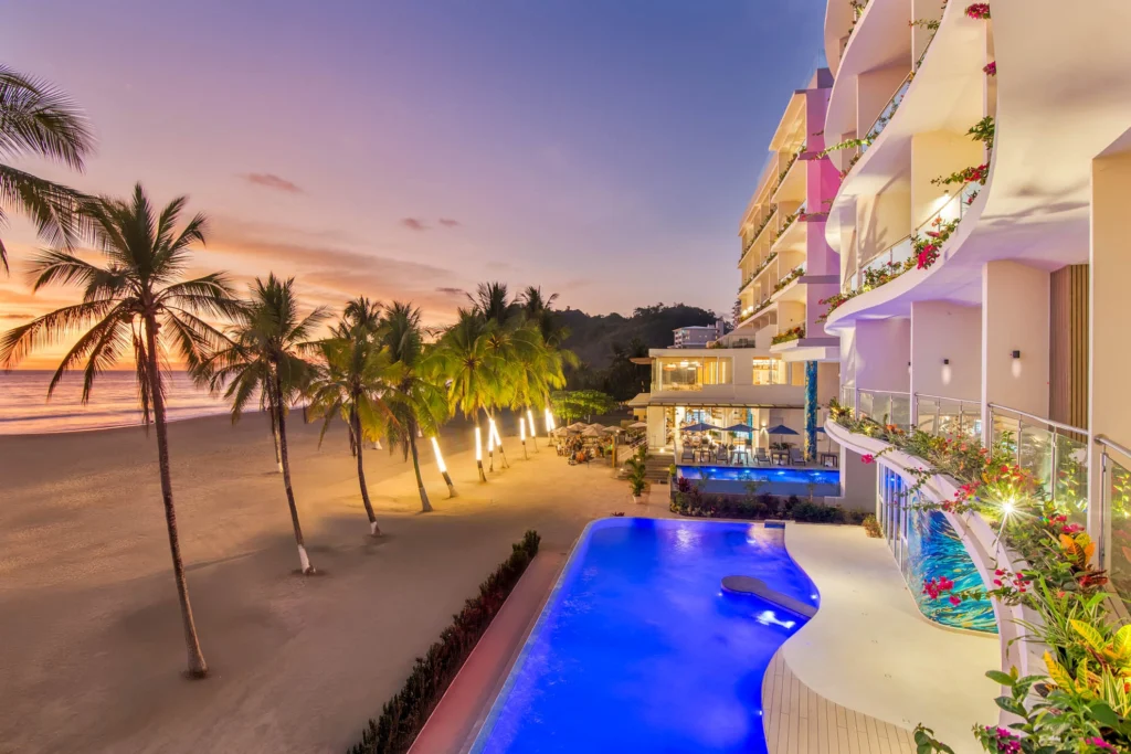 Clarita's Beach Bar & Resort, Playa Jacó